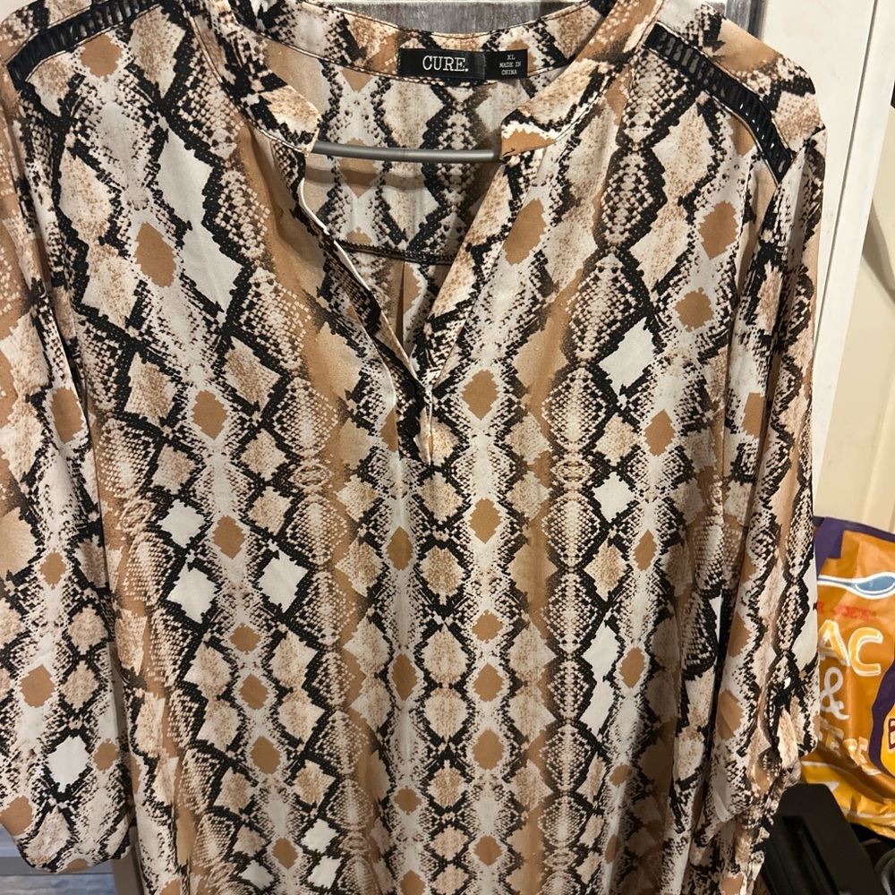 Cure Women's Snake Print Blouse - Tan and Black💕